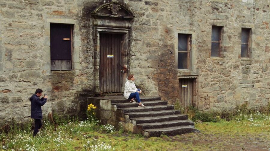 From Edinburgh: Outlander Full-Day Tour in Spanish - Falkland and the final look at Outlander’s Inverness
