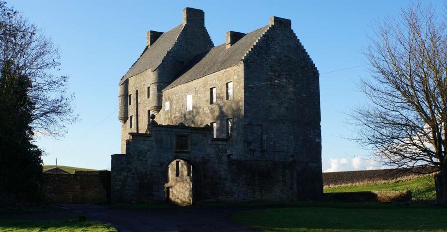 From Edinburgh: Outlander, Palaces, and Jacobites Day Trip - Blackness Castle, the tour’s strongest castle stop