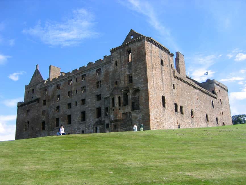 From Edinburgh: Private Outlander location tour - Adding St Andrews, family history, or hairy coos