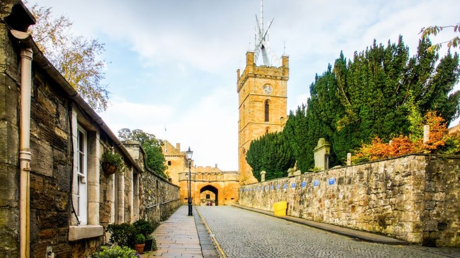 From Edinburgh: The Outlander Experience Guided Tour - Linlithgow Palace and Wentworth Prison