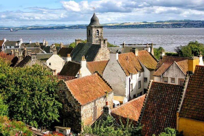 From Glasgow: Outlander Castles and The Scottish Countryside - Falkland and Jamie’s ghost