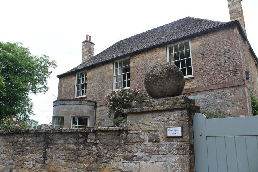 From London: Downton Abbey and Village Coach Tour - Practical details that affect your day