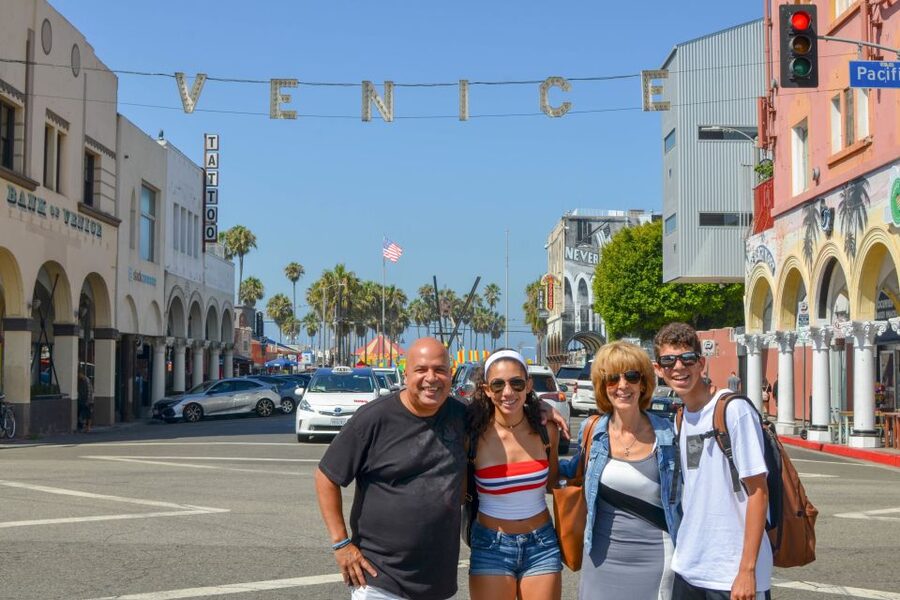 Full-Day City Tour of LA, Hollywood, Beverly Hills & Beaches - Santa Monica Pier: an easy opening stop