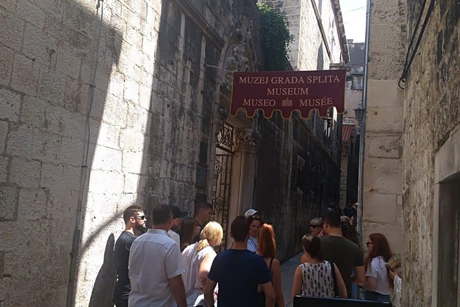 Game of Thrones -A dragon is not a slave tour - The Peristyle and the Roman setting for Meereen