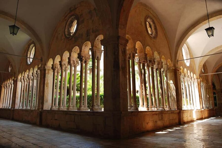 Game of Thrones Shooting Locations Guided Walking Tour - Old Town streets, churches, and production stories
