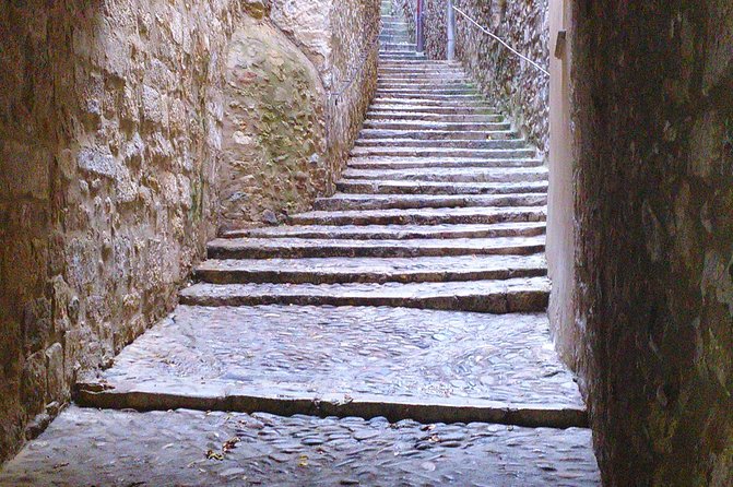 Game Of Thrones Walking Tour in Girona - The Arab baths and Girona’s layered past