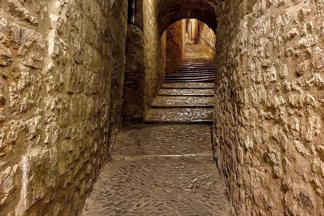 Game Of Thrones Walking Tour in Girona - Plaça dels Jurats and Sant Pere de Galligants