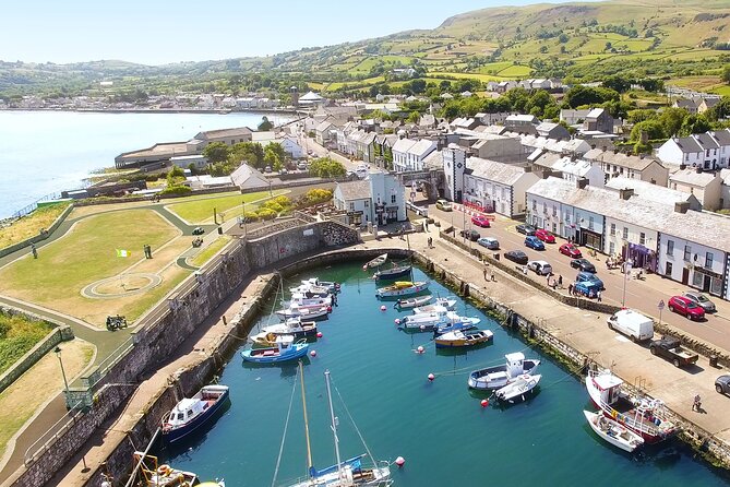 Giants Causeway & Castles Tour from Belfast: Guided tour - What the coach day feels like