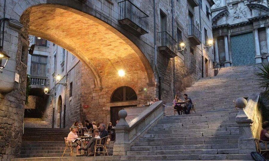 Girona: Game of Thrones Small Group Tour - Timing, language, and walking conditions