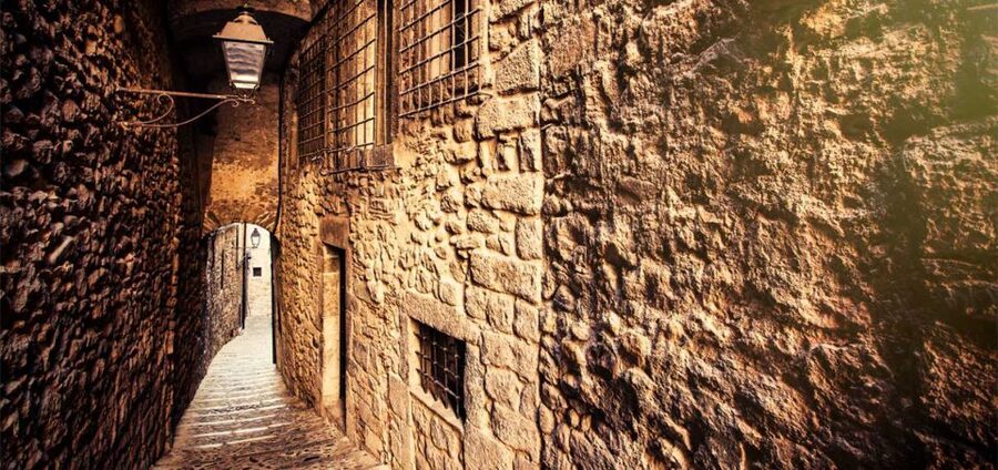 Girona: Game of Thrones Small Group Tour - From the Arab Baths to Sant Pere de Galligants