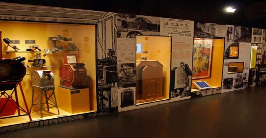 Girona: Museum of Cinema Entry Ticket - The Tomàs Mallol Collection and the road to 1895