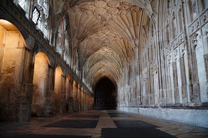 Guided Tour of Harry Potter Film Locations of Lacock & Cotswolds - Lacock Village and Abbey: Hogwarts in an old English setting