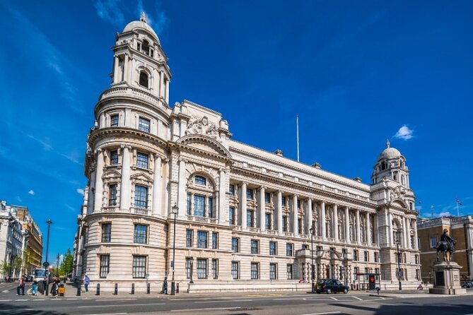 Harry Potter Self-Guided Walking Tour in London - Trafalgar Square and the route toward the Thames