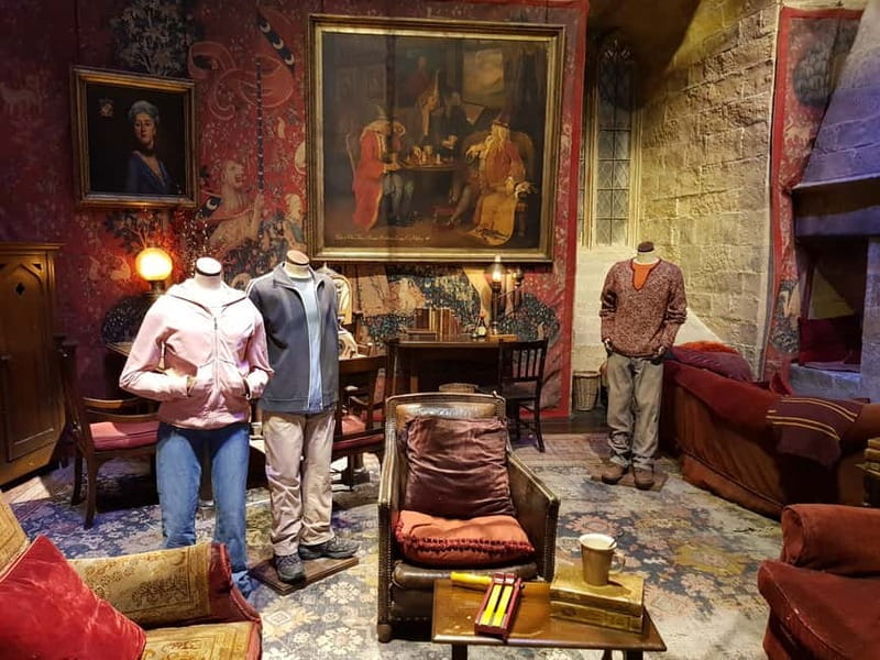 Harry Potter Studio Ticket & Tour of London Film Locations - Guides can make or break the walking section