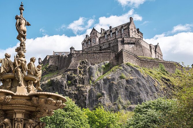 Harry Potter Tour & Edinburgh Castle Visit - Waverley Station and the railway connection