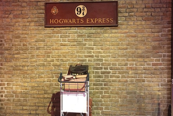 Harry Potter Tour in London The Magic Continues.in Executive luxury Vehicle - Westminster begins the route with the Knight Bus