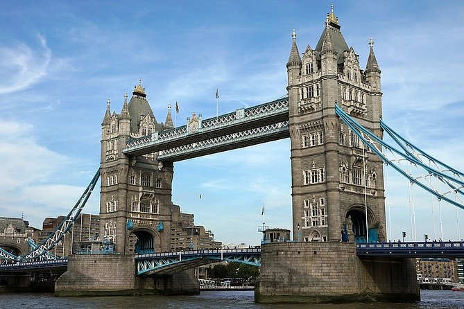 Harry Potter Tour in London The Magic Continues.in Executive luxury Vehicle - London Bridge and the Leaky Cauldron connection