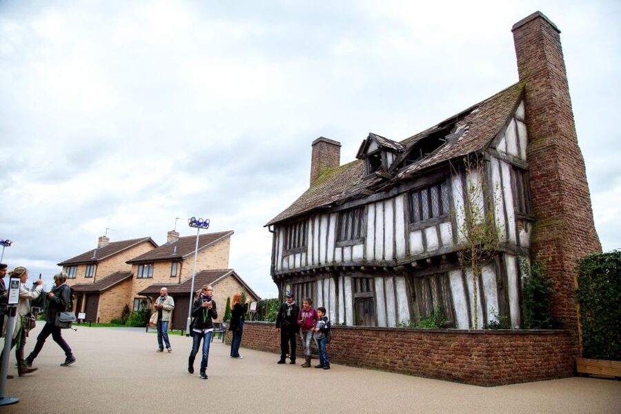 Harry Potter: Warner Bros. Studio Tour from King's Cross - Seasonal features change the mood