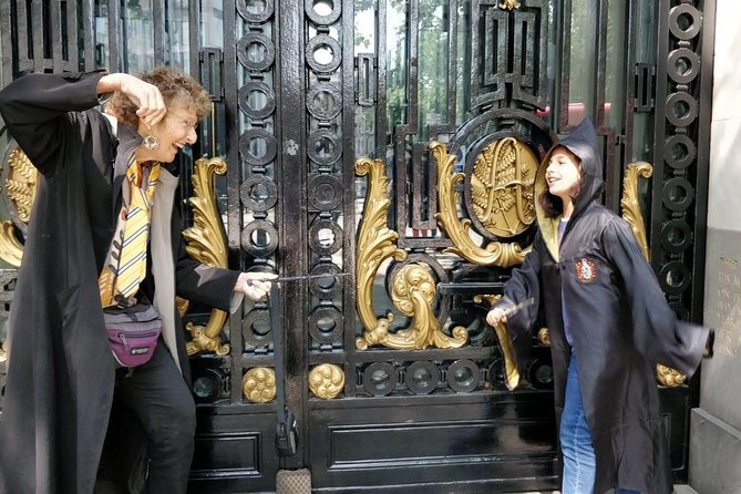 Harry Potters Magical Black Taxi Tour London - King’s Cross gives you the famous Platform 9 3/4 moment