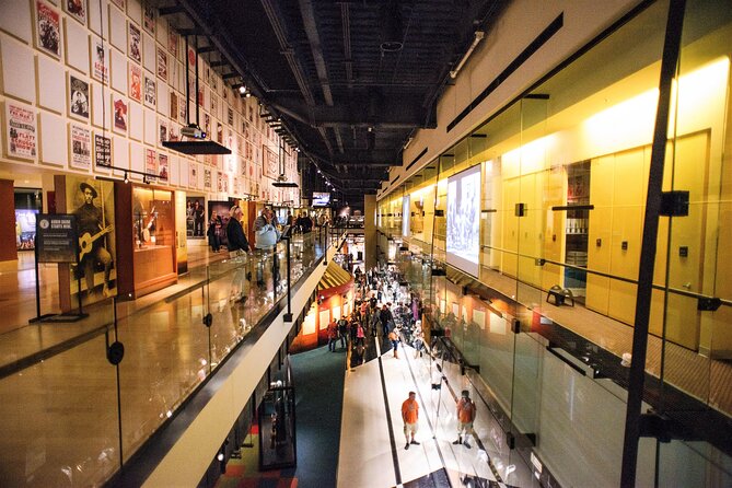 Hatch Show Print Studio Tour & Country Music Hall of Fame Combo - Making your own letterpress print