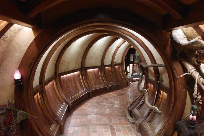 Hobbiton Afternoon Tour in Luxury Minibus from Auckland - Guides make the long day better
