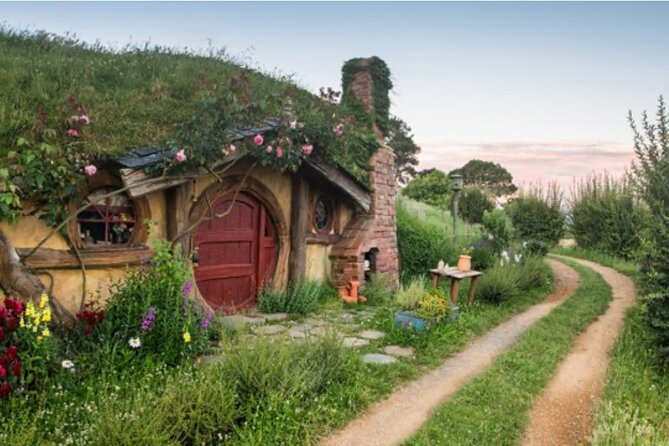Hobbiton and Waitomo Caves Arrive in Comfort and Style - Timing, comfort, and group fit
