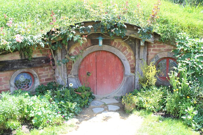 Hobbiton and Waitomo Caves from Auckland - Smaller Group - The early Auckland pickup and road journey