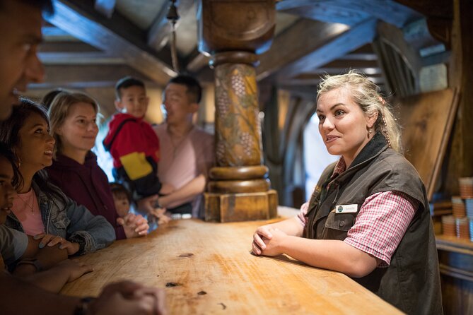 Hobbiton Day Tour from Rotorua with lunch at Hobbiton - How busy is the experience?
