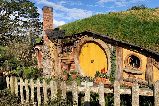 Hobbiton Movie Set Day Tour - Why this Auckland day trip works