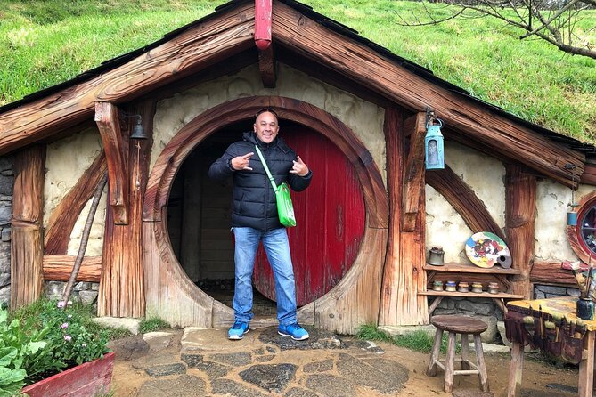 Hobbiton Movie Set Day Tour - Entering the Hobbiton movie set