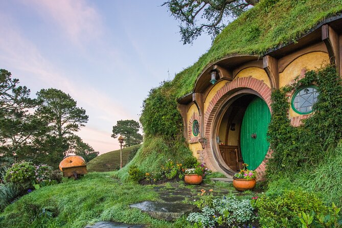 Hobbiton Movie Set Experience: Private Tour From Auckland - Bombay Hills and the road into Waikato