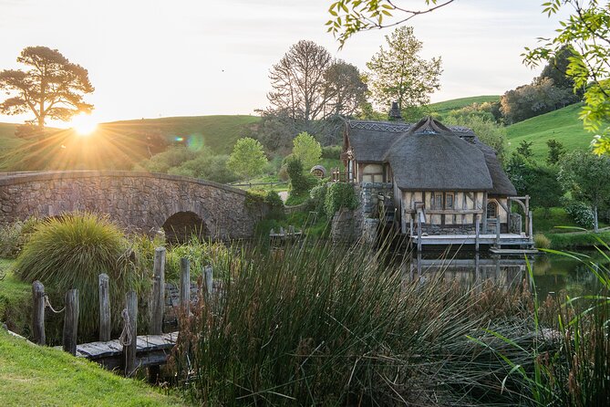 Hobbiton Movie Set Experience: Private Tour From Auckland - The coffee and comfort stop at Robert Harris