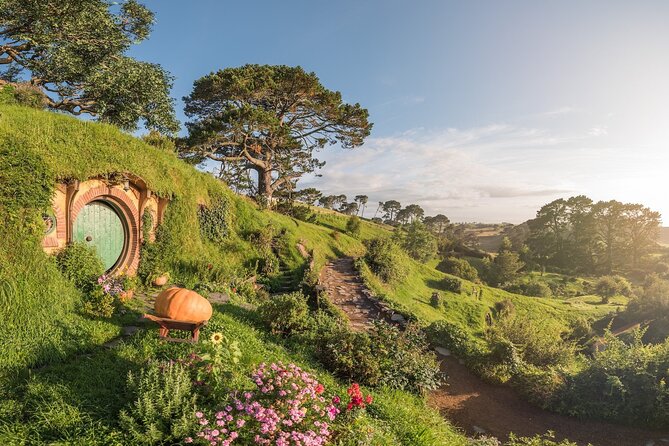 Hobbiton Movie Set Guided Day Tour with Lunch from Auckland - Lunch in the Shire