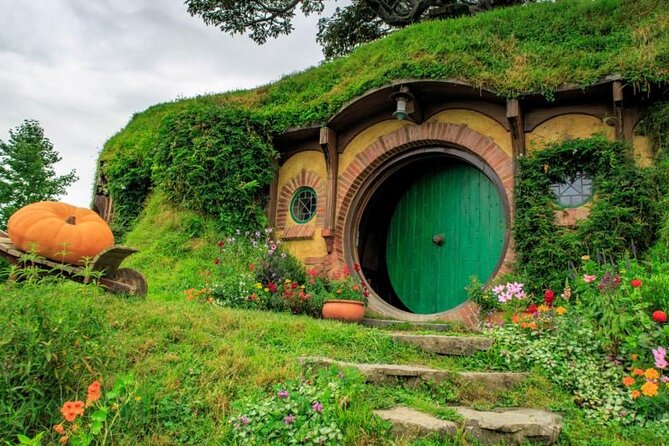 Hobbiton Movie Set Guided Tour small group from Auckland - Leaving Auckland in a private vehicle