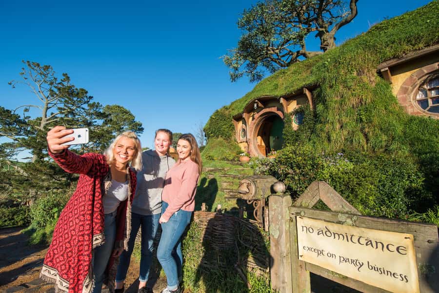 Hobbiton Movie Set: Guided Tour Ticket - Entering a Hobbit house