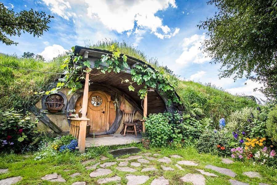Hobbiton Movie Set & Rotorua Premium Day Tour from Auckland - Hobbiton starts at the Shire’s Rest