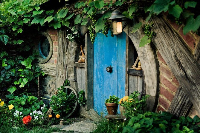 Hobbiton Movie Set Small Group Fully Guided Day Tour from Auckland - The 6:30 am departure from Auckland