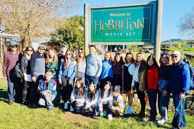 Hobbiton Movie Set Small Group Fully Guided Day Tour from Auckland - A drink at the Green Dragon Inn