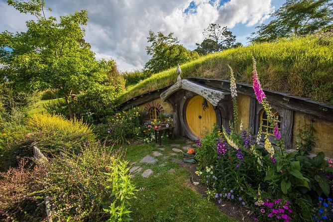 Hobbiton Movie Set Small Group Fully Guided Day Tour from Auckland - Who should book this Auckland day tour