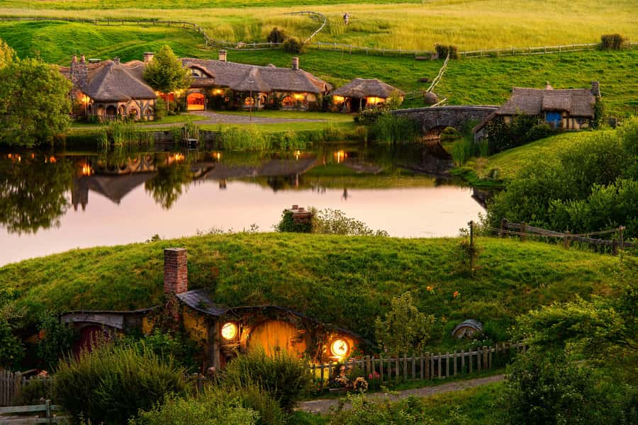 Hobbiton Movie Set & Te Puia Geothermal Valley Private Tour - Māori culture, carving, and weaving