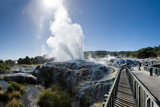 Hobbiton Movie Set Tour from Auckland - Hunua Falls adds a second kind of New Zealand