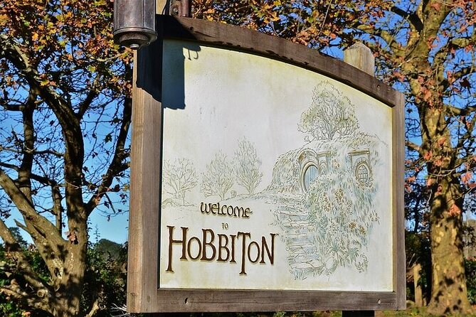 Hobbiton Movie Set & Waitomo Glow Worm Caves Private Tour - Why combine Hobbiton with Waitomo?