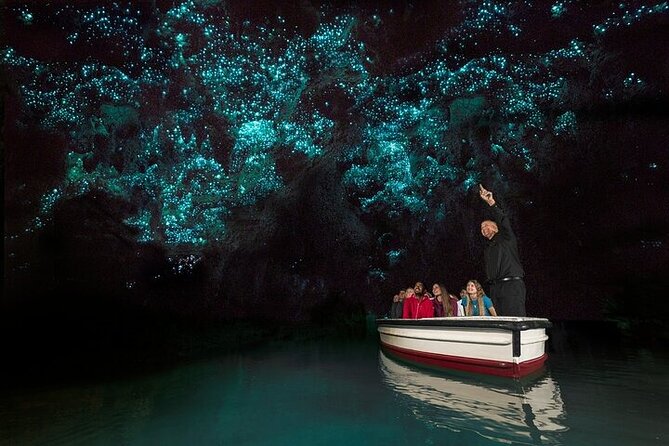 Hobbiton Movie Set & Waitomo Glow Worm Caves Private Tour - Leaving Auckland at 6:00 am