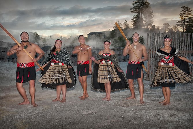 Hobbiton & Rotorua Living Māori Village Private Tour Ex-Auckland - What the guide adds to the day