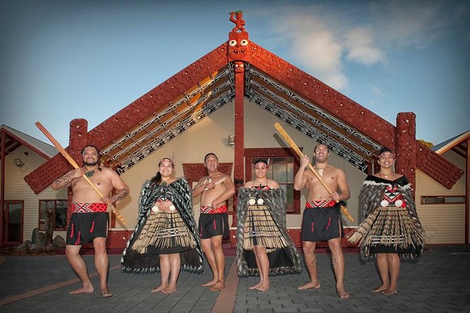 Hobbiton & Rotorua Living Māori Village Private Tour Ex-Auckland - Whakarewarewa and the heat beneath Rotorua