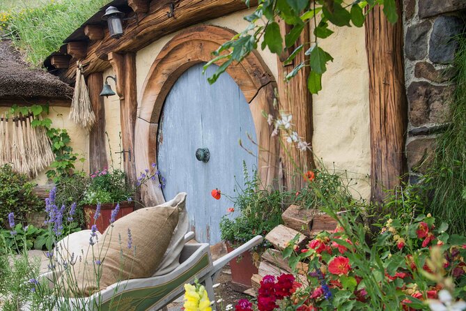 Hobbiton & Rotorua Māori Village with Lunch from Auckland - A geothermal hangi pie for lunch