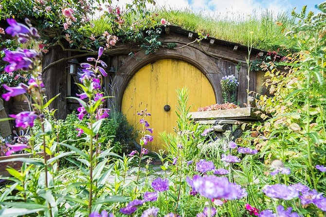 Hobbiton & Rotorua Small Group Tour including Te Puia from Auckland - Driving to Rotorua through Tirau