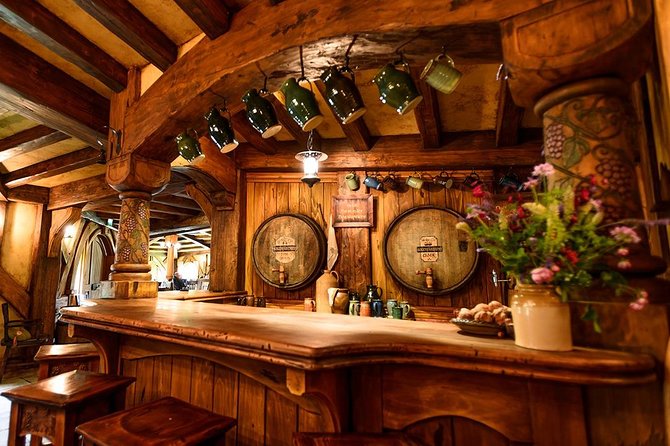 Hobbiton & Rotorua Small Group Tour including Te Puia from Auckland - Te Puia: geysers, Māori arts, and kiwi conservation