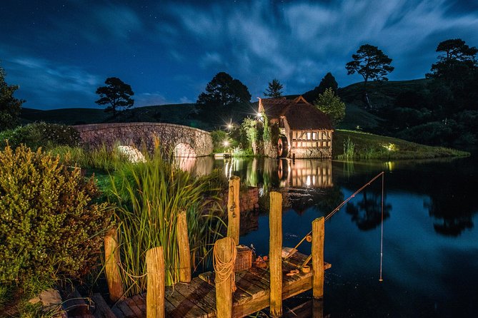 Hobbiton & Waitomo Caves Guided Day Trip from Auckland incl lunch - Waitomo Glowworm Caves and the silent boat ride
