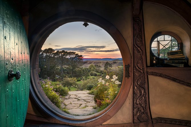 Hobbiton & Waitomo Caves Guided Tour from Auckland with Lunch - Waitomo Glowworm Caves: quiet water and tiny lights